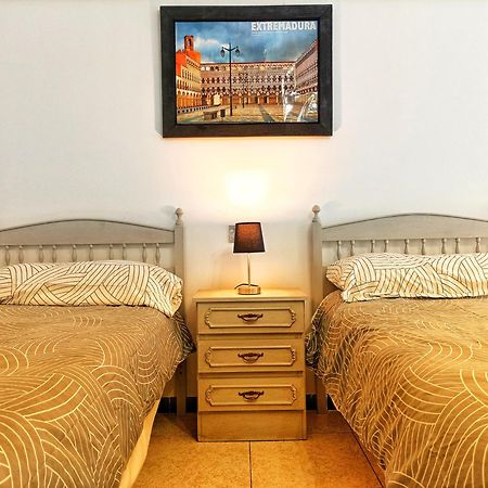Hostal Restaurante Solaire Castañar de Ibor Buitenkant foto