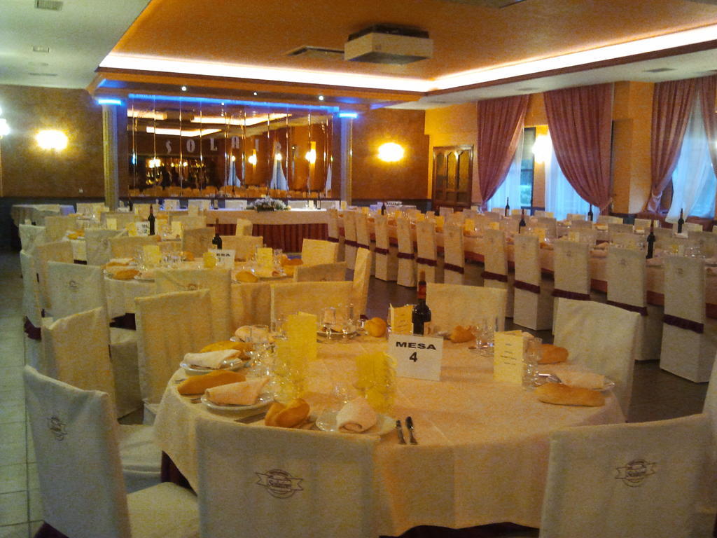 Hostal Restaurante Solaire Castañar de Ibor Buitenkant foto