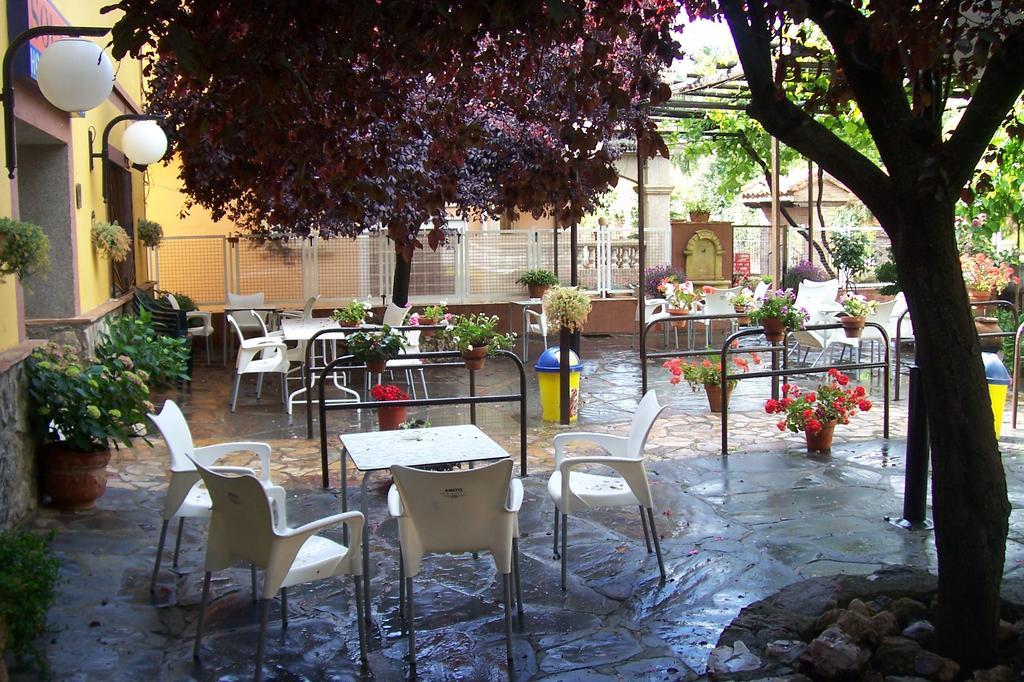 Hostal Restaurante Solaire Castañar de Ibor Buitenkant foto