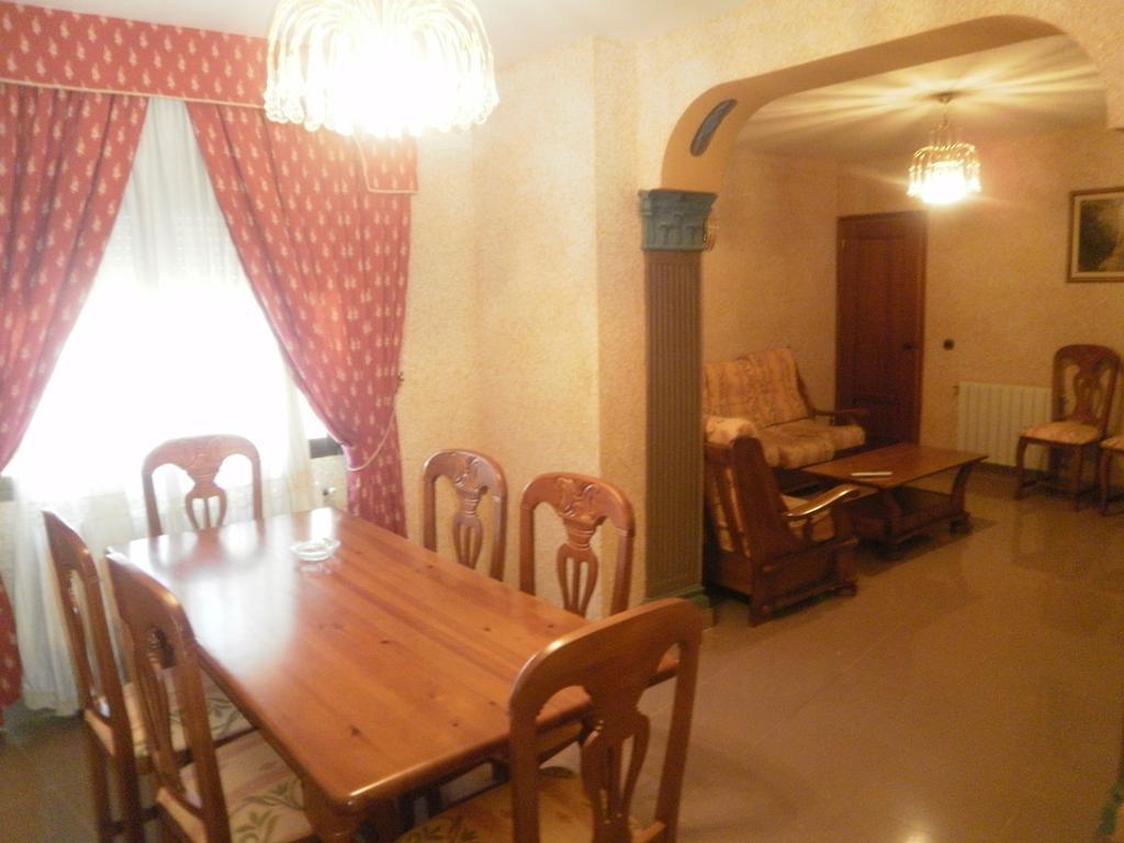 Hostal Restaurante Solaire Castañar de Ibor Buitenkant foto